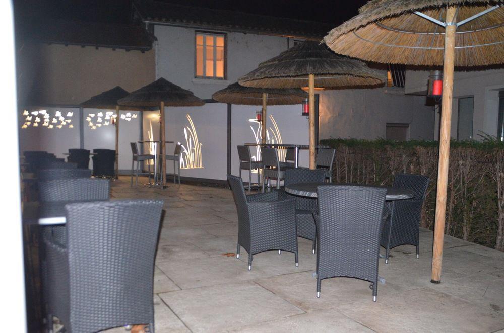 Hotel Du Commerce Chatillon-sur-Chalaronne Exterior photo