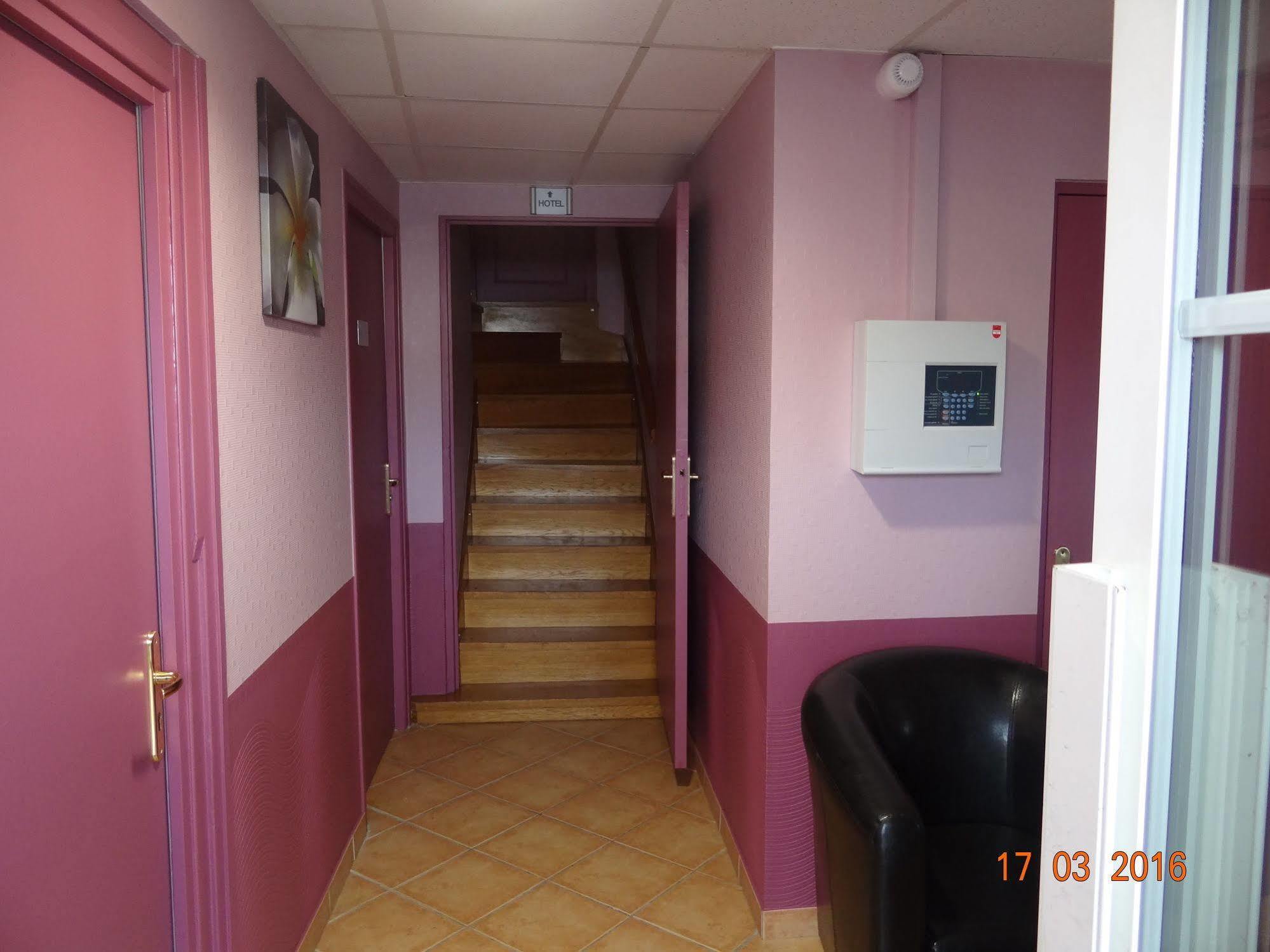 Hotel Du Commerce Chatillon-sur-Chalaronne Exterior photo